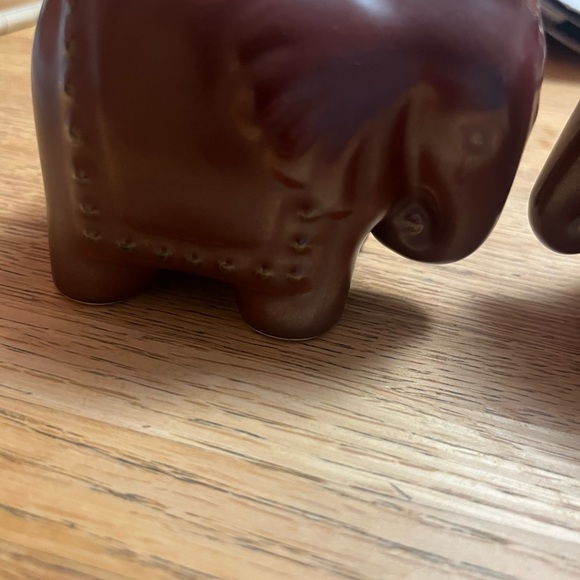 Set of two party lite elephant tea candle holders - Picture 4 of 15